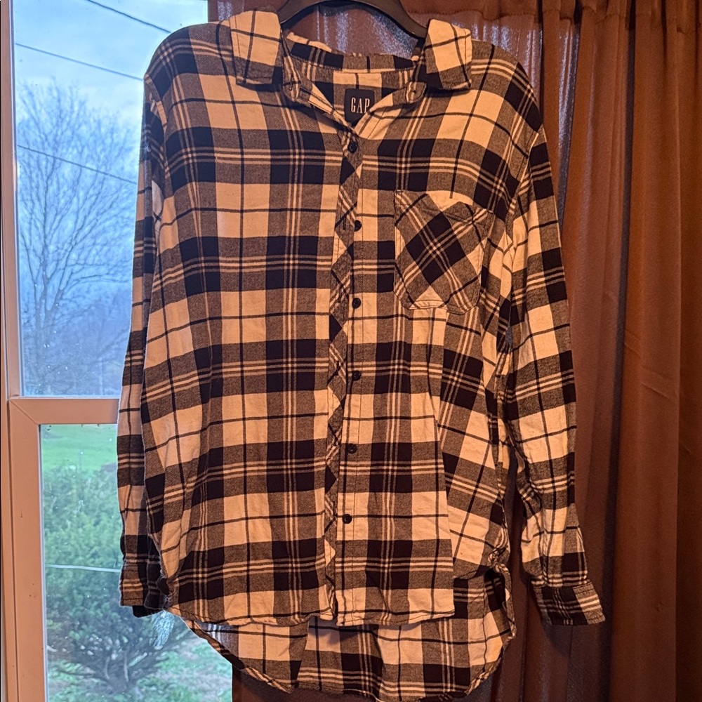 GAP Black and Cream Plaid Button-Down Shirt